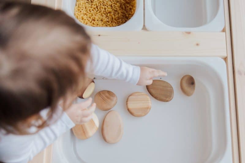 Jeux et activités Montessori pour un bébé de 6 mois à 1 an
