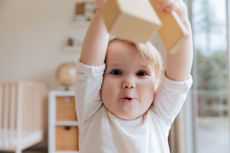 Jeux et activités Montessori pour un bébé de 6 mois à 1 an
